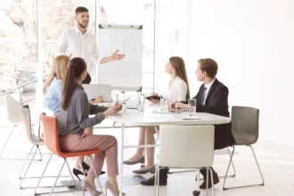 Прямые продажи – отрасль, открытая абсолютно для каждого. Однако, главная ее особенность – это реализация продукции при личном контакте продавца и покупателя.