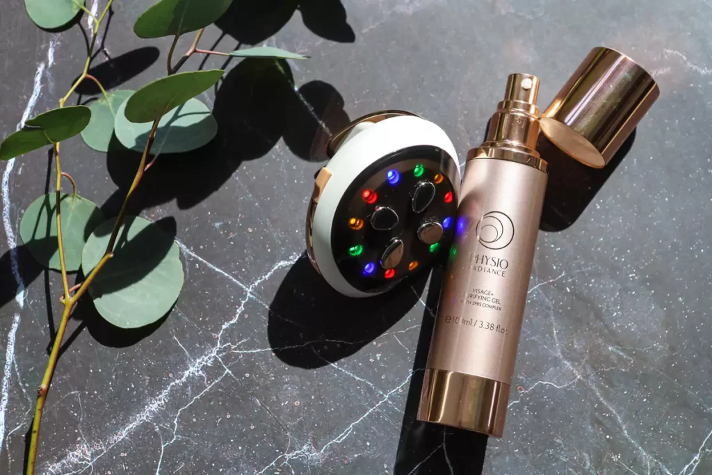 Великолепно стимулирует обменные процессы клеток бьюти-гаджет Physio Radiance Visage+ от QNET.